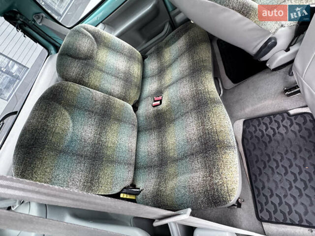 Зеленый Рено Твинго, объемом двигателя 1.2 л и пробегом 137 тыс. км за 3500 $, фото 48 на Automoto.ua