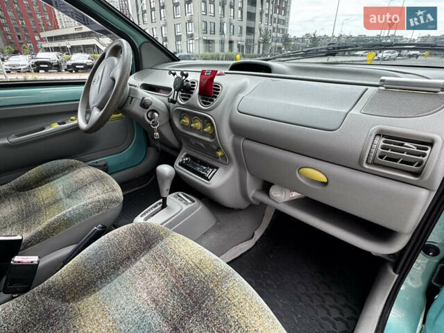 Зеленый Рено Твинго, объемом двигателя 1.2 л и пробегом 137 тыс. км за 3500 $, фото 50 на Automoto.ua