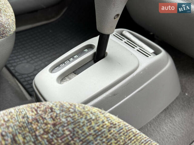 Зелений Рено Твінго, об'ємом двигуна 1.2 л та пробігом 137 тис. км за 3500 $, фото 49 на Automoto.ua