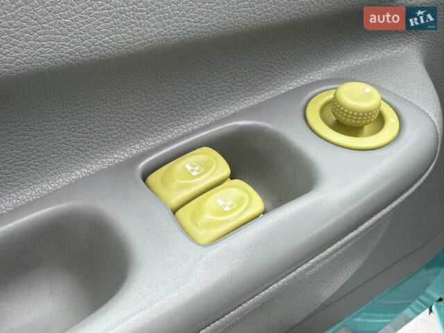 Зелений Рено Твінго, об'ємом двигуна 1.2 л та пробігом 137 тис. км за 3500 $, фото 64 на Automoto.ua