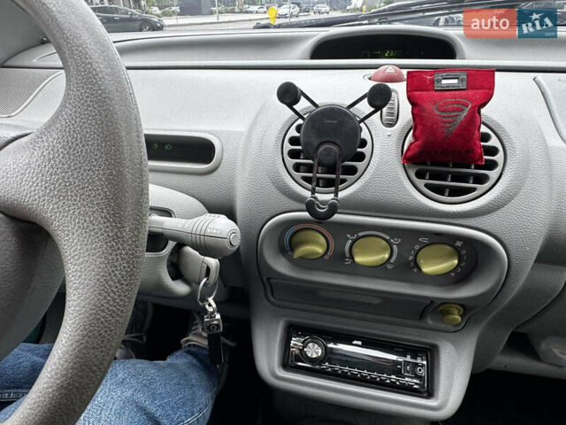 Зеленый Рено Твинго, объемом двигателя 1.2 л и пробегом 137 тыс. км за 3500 $, фото 65 на Automoto.ua