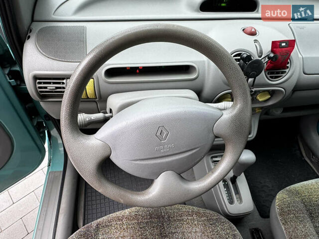 Зеленый Рено Твинго, объемом двигателя 1.2 л и пробегом 137 тыс. км за 3500 $, фото 63 на Automoto.ua