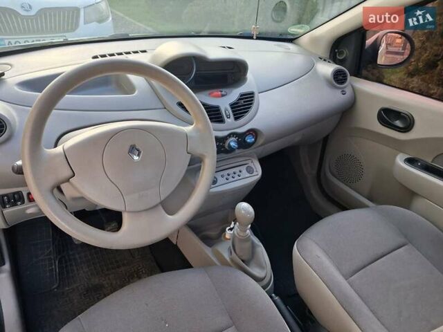Зеленый Рено Твинго, объемом двигателя 1.2 л и пробегом 150 тыс. км за 4350 $, фото 6 на Automoto.ua