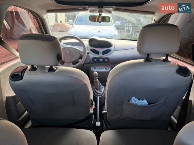 Зеленый Рено Твинго, объемом двигателя 1.2 л и пробегом 150 тыс. км за 4350 $, фото 7 на Automoto.ua