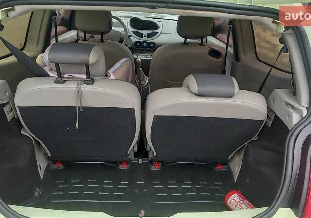 Рено Твінго 2008 у Хусте на Automoto.ua Зелений Рено Твінго, об'ємом двигуна 1.15 л та пробігом 143 тис. км за 3800 $, фото 4 на Automoto.ua