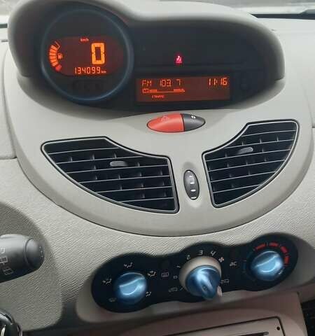 Рено Твінго 2008 у Хусте на Automoto.ua Зелений Рено Твінго, об'ємом двигуна 1.15 л та пробігом 143 тис. км за 3800 $, фото 2 на Automoto.ua