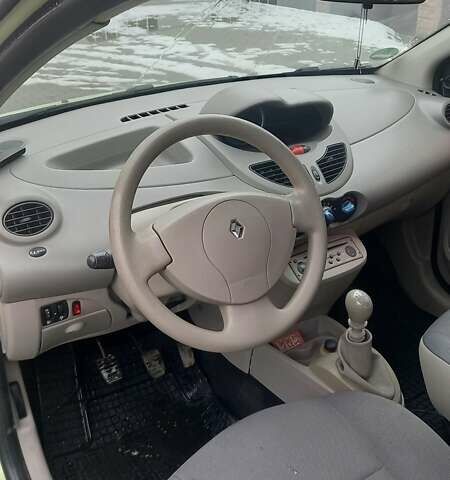 Рено Твінго 2008 у Хусте на Automoto.ua Зелений Рено Твінго, об'ємом двигуна 1.15 л та пробігом 143 тис. км за 3800 $, фото 1 на Automoto.ua