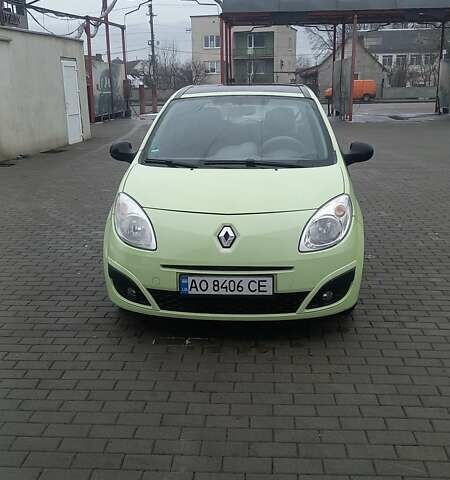 Рено Твінго 2008 у Хусте на Automoto.ua Зелений Рено Твінго, об'ємом двигуна 1.15 л та пробігом 143 тис. км за 3800 $, фото 3 на Automoto.ua