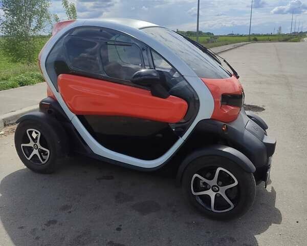 Красный Рено Твизи, объемом двигателя 0 л и пробегом 12 тыс. км за 5000 $, фото 17 на Automoto.ua