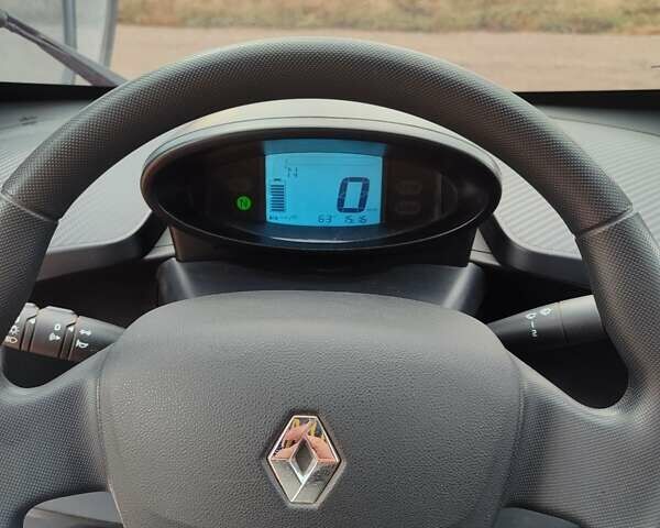 Красный Рено Твизи, объемом двигателя 0 л и пробегом 10 тыс. км за 5500 $, фото 7 на Automoto.ua
