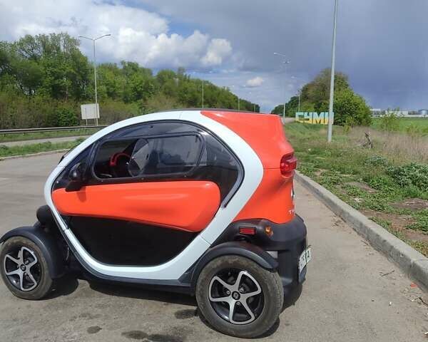Красный Рено Твизи, объемом двигателя 0 л и пробегом 12 тыс. км за 5000 $, фото 5 на Automoto.ua
