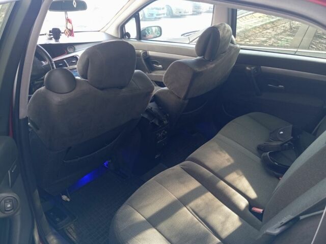 Красный Рено Вел Сатис, объемом двигателя 2.2 л и пробегом 280 тыс. км за 3400 $, фото 1 на Automoto.ua