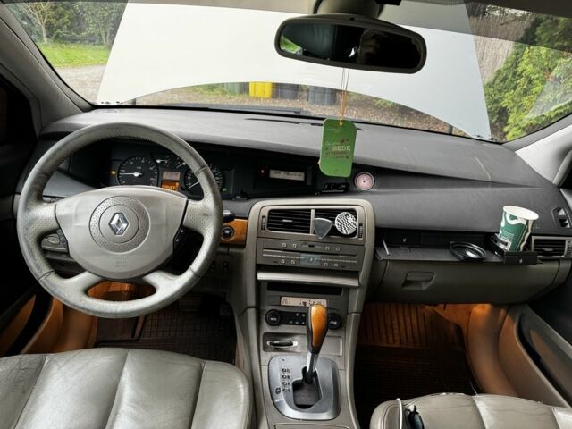 Сірий Рено Вел Сатіс, об'ємом двигуна 3 л та пробігом 300 тис. км за 3399 $, фото 12 на Automoto.ua