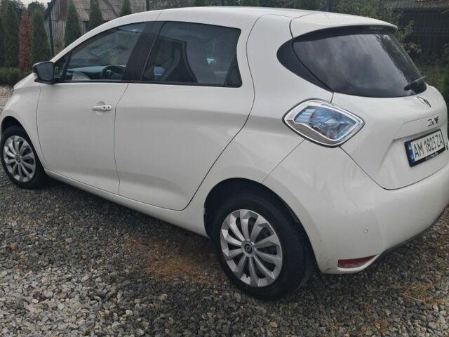 Белый Рено Зое, объемом двигателя 0 л и пробегом 72 тыс. км за 7213 $, фото 1 на Automoto.ua