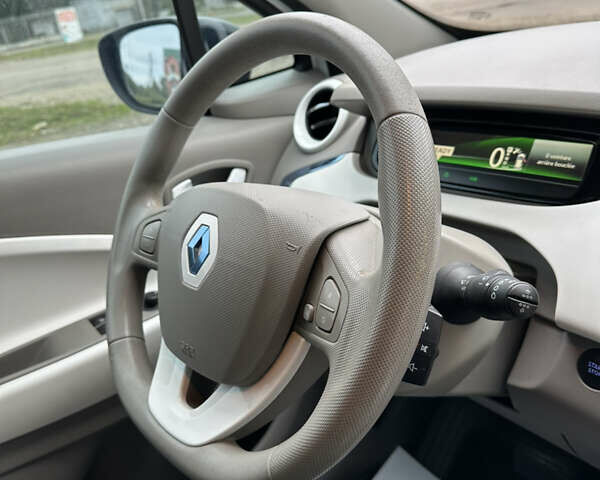 Белый Рено Зое, объемом двигателя 0 л и пробегом 106 тыс. км за 6550 $, фото 18 на Automoto.ua