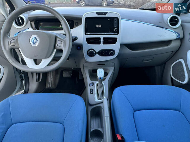 Белый Рено Зое, объемом двигателя 0 л и пробегом 160 тыс. км за 6700 $, фото 17 на Automoto.ua