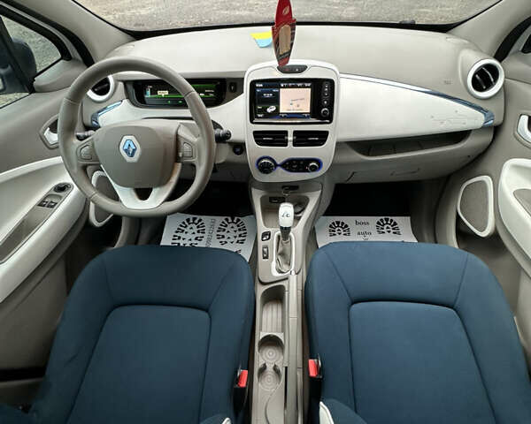 Белый Рено Зое, объемом двигателя 0 л и пробегом 106 тыс. км за 6550 $, фото 23 на Automoto.ua