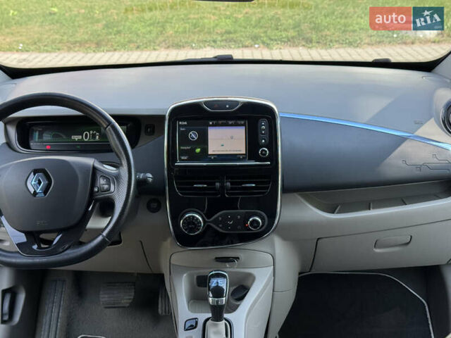 Белый Рено Зое, объемом двигателя 0 л и пробегом 155 тыс. км за 6300 $, фото 37 на Automoto.ua
