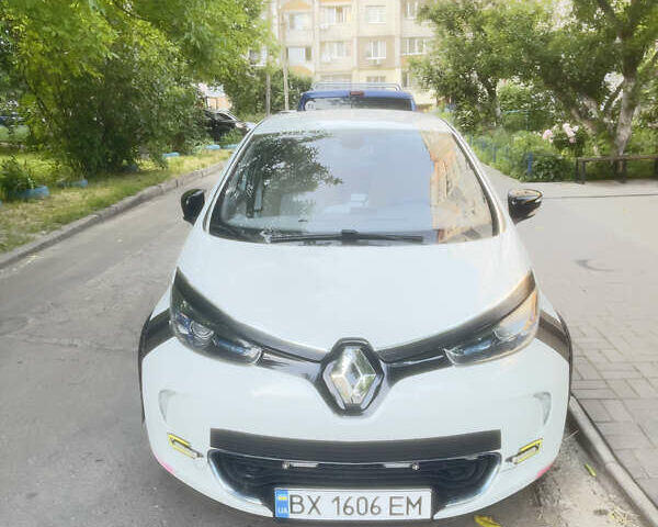 Белый Рено Зое, объемом двигателя 0 л и пробегом 245 тыс. км за 10300 $, фото 4 на Automoto.ua
