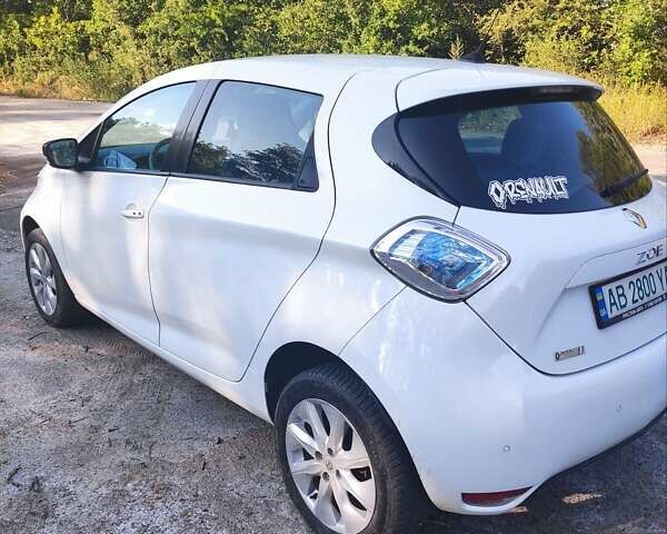 Белый Рено Зое, объемом двигателя 0 л и пробегом 62 тыс. км за 7200 $, фото 11 на Automoto.ua