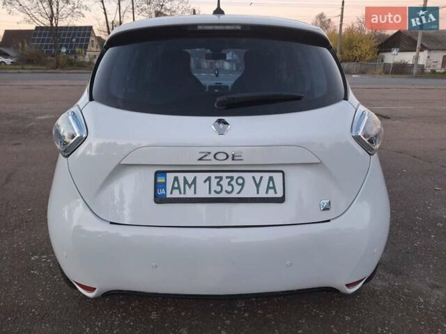 Белый Рено Зое, объемом двигателя 0 л и пробегом 144 тыс. км за 6300 $, фото 1 на Automoto.ua
