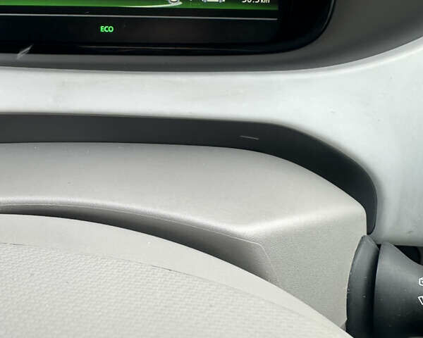 Білий Рено Зое, об'ємом двигуна 0 л та пробігом 73 тис. км за 5800 $, фото 39 на Automoto.ua