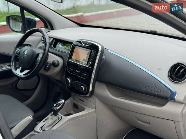 Белый Рено Зое, объемом двигателя 0 л и пробегом 158 тыс. км за 5999 $, фото 39 на Automoto.ua