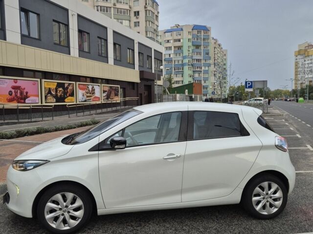 Белый Рено Зое, объемом двигателя 0 л и пробегом 135 тыс. км за 6499 $, фото 3 на Automoto.ua