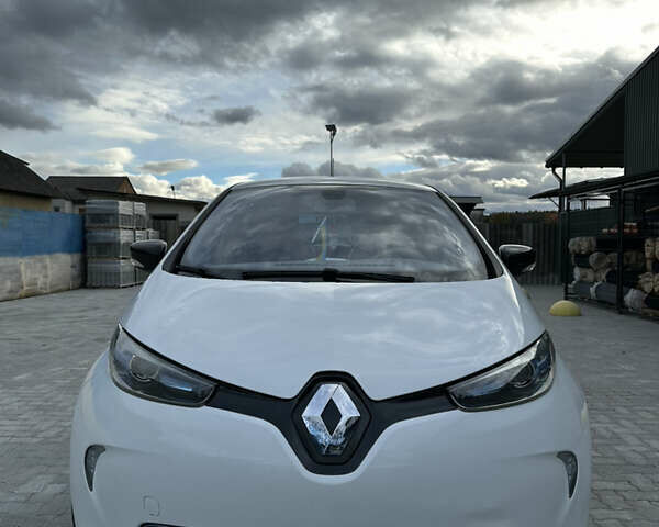 Белый Рено Зое, объемом двигателя 0 л и пробегом 106 тыс. км за 6550 $, фото 10 на Automoto.ua