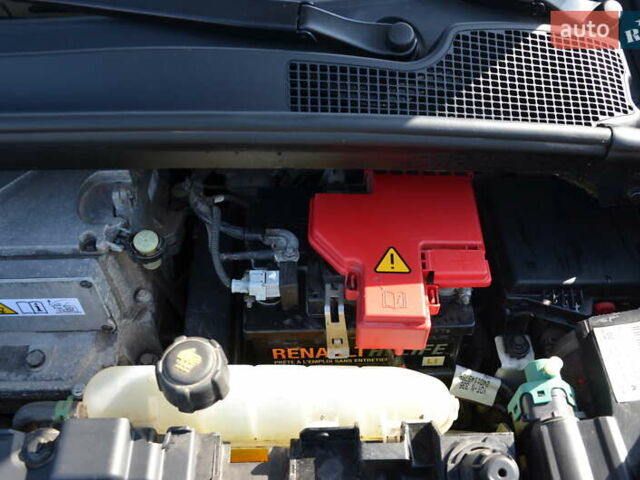 Белый Рено Зое, объемом двигателя 0 л и пробегом 118 тыс. км за 6600 $, фото 1 на Automoto.ua