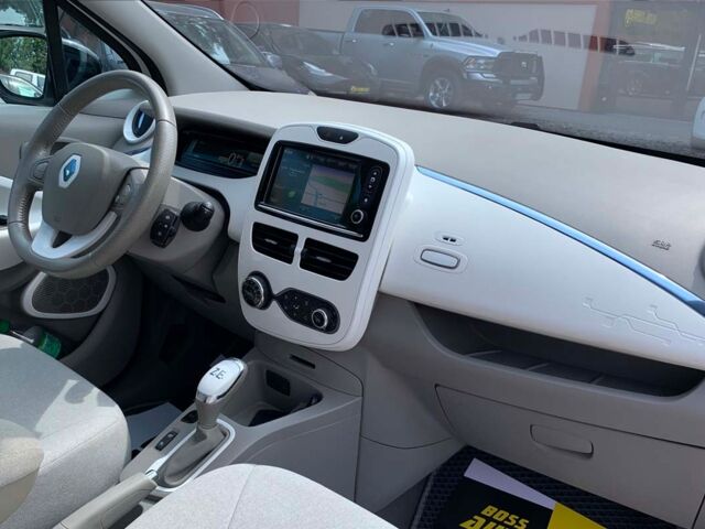 Белый Рено Зое, объемом двигателя 24 л и пробегом 81 тыс. км за 7950 $, фото 20 на Automoto.ua