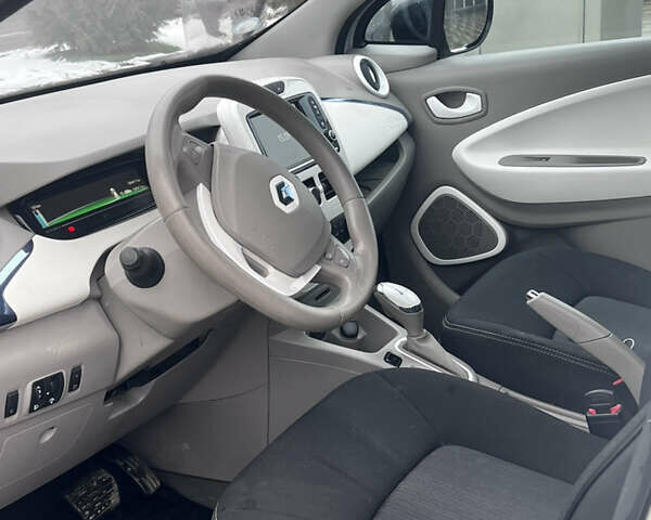 Білий Рено Зое, об'ємом двигуна 0 л та пробігом 150 тис. км за 5400 $, фото 6 на Automoto.ua