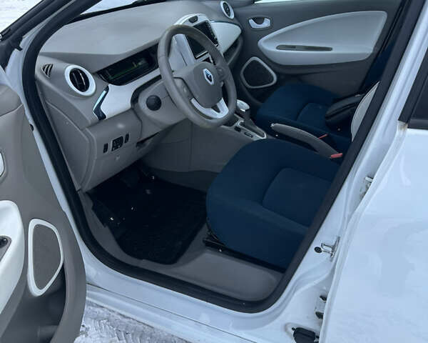 Білий Рено Зое, об'ємом двигуна 0 л та пробігом 73 тис. км за 5800 $, фото 35 на Automoto.ua