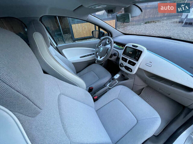 Белый Рено Зое, объемом двигателя 0 л и пробегом 70 тыс. км за 6800 $, фото 9 на Automoto.ua