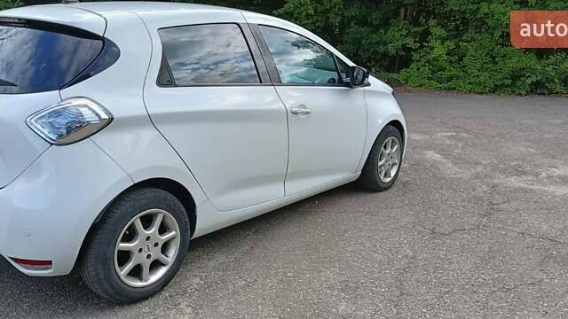 Белый Рено Зое, объемом двигателя 0 л и пробегом 143 тыс. км за 6500 $, фото 3 на Automoto.ua