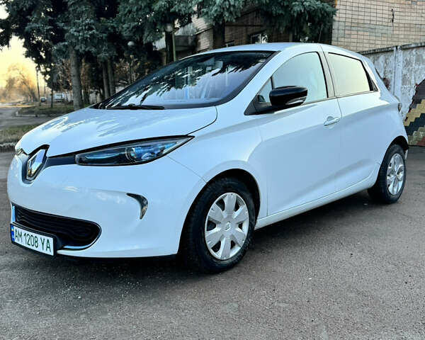Белый Рено Зое, объемом двигателя 0 л и пробегом 160 тыс. км за 6900 $, фото 13 на Automoto.ua