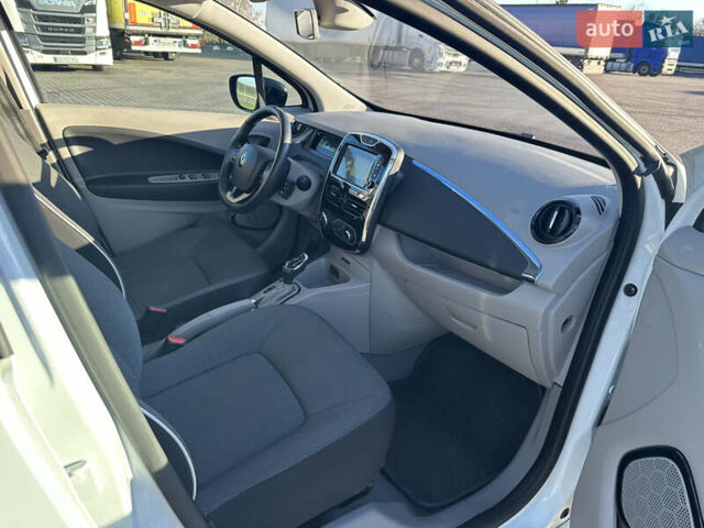 Белый Рено Зое, объемом двигателя 0 л и пробегом 88 тыс. км за 5700 $, фото 16 на Automoto.ua