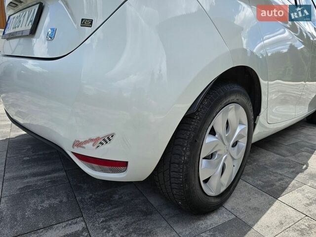 Белый Рено Зое, объемом двигателя 0 л и пробегом 166 тыс. км за 5999 $, фото 51 на Automoto.ua