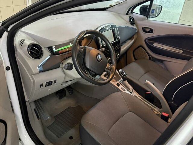 Білий Рено Зое, об'ємом двигуна 0 л та пробігом 135 тис. км за 5350 $, фото 5 на Automoto.ua