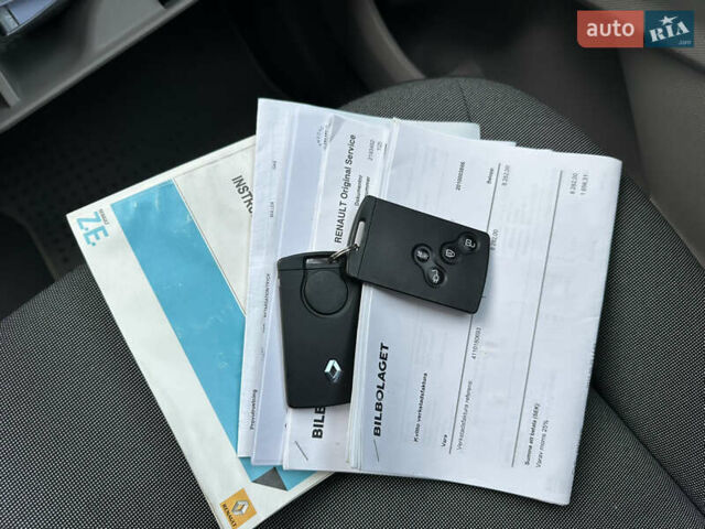 Белый Рено Зое, объемом двигателя 0 л и пробегом 88 тыс. км за 5700 $, фото 21 на Automoto.ua
