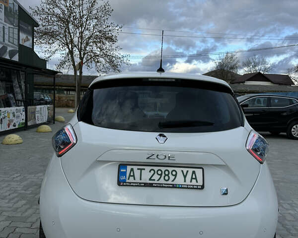 Белый Рено Зое, объемом двигателя 0 л и пробегом 106 тыс. км за 6550 $, фото 5 на Automoto.ua
