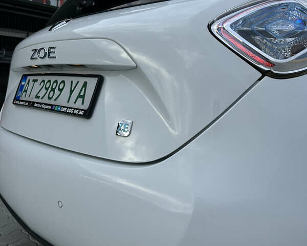 Белый Рено Зое, объемом двигателя 0 л и пробегом 106 тыс. км за 6550 $, фото 7 на Automoto.ua