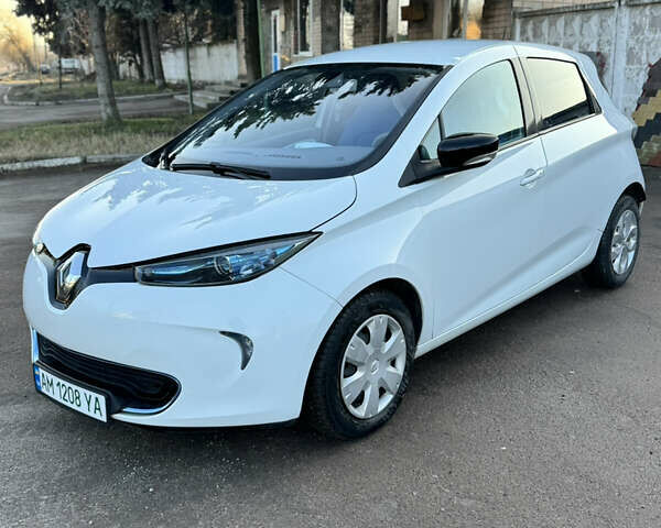 Белый Рено Зое, объемом двигателя 0 л и пробегом 160 тыс. км за 6900 $, фото 1 на Automoto.ua