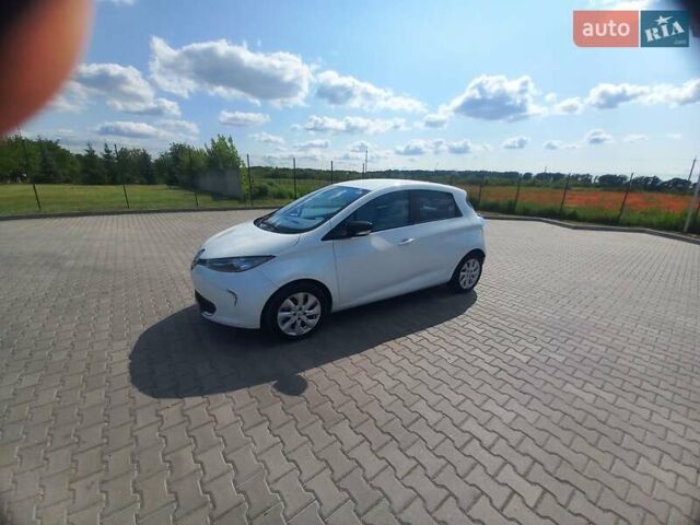 Белый Рено Зое, объемом двигателя 0 л и пробегом 150 тыс. км за 5600 $, фото 1 на Automoto.ua