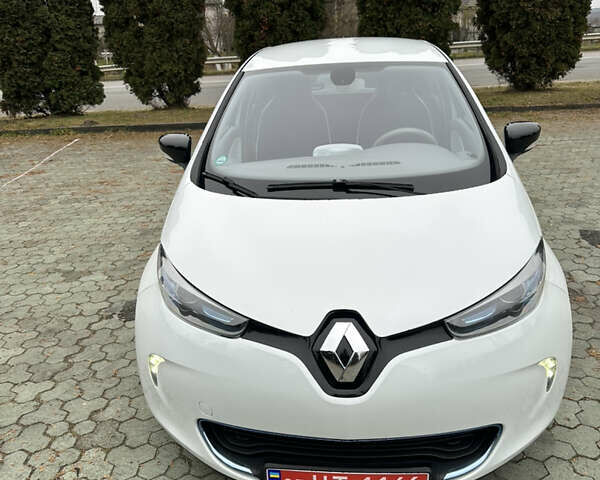 Білий Рено Зое, об'ємом двигуна 0 л та пробігом 72 тис. км за 5999 $, фото 3 на Automoto.ua