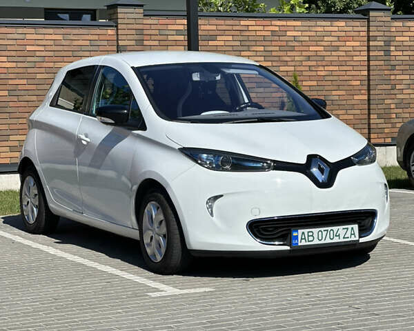 Белый Рено Зое, объемом двигателя 0 л и пробегом 163 тыс. км за 6200 $, фото 1 на Automoto.ua