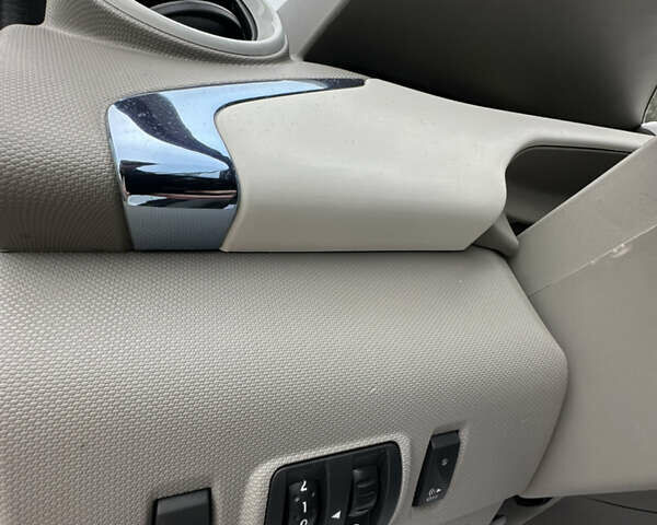 Белый Рено Зое, объемом двигателя 0 л и пробегом 106 тыс. км за 6550 $, фото 25 на Automoto.ua