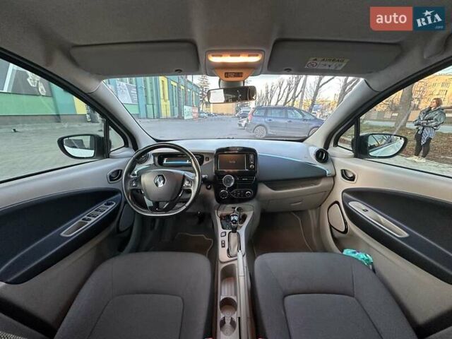 Белый Рено Зое, объемом двигателя 0 л и пробегом 120 тыс. км за 5999 $, фото 26 на Automoto.ua