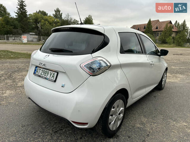 Белый Рено Зое, объемом двигателя 0 л и пробегом 104 тыс. км за 6570 $, фото 89 на Automoto.ua