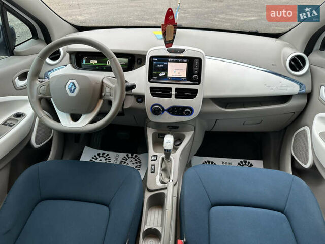 Белый Рено Зое, объемом двигателя 0 л и пробегом 106 тыс. км за 6550 $, фото 19 на Automoto.ua